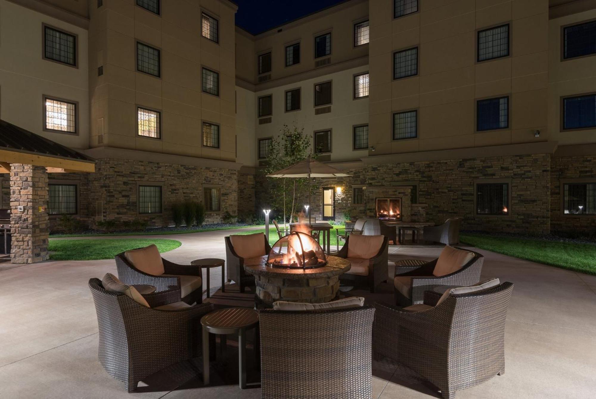 Staybridge Suites Eau Claire - Altoona By Ihg Ngoại thất bức ảnh